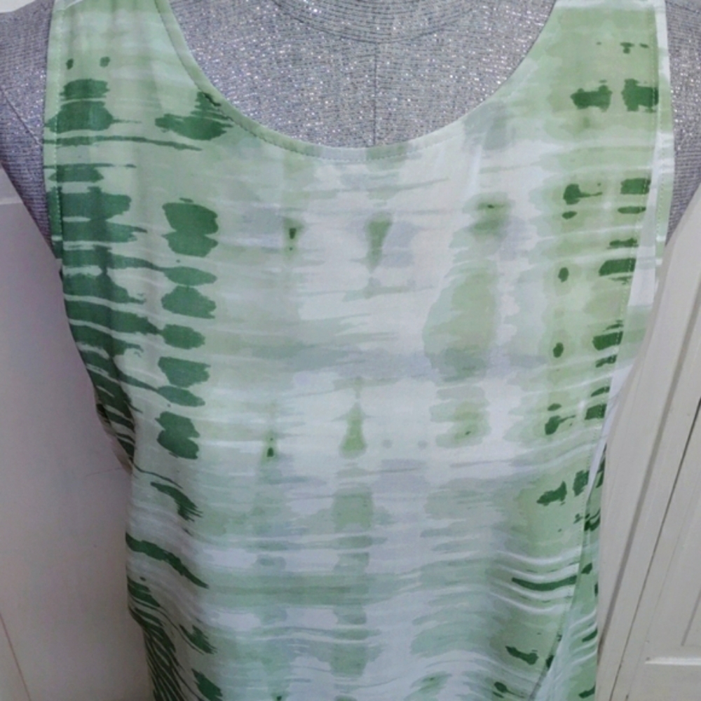 H by Halston Sleeveless blouse. Beautiful like new.